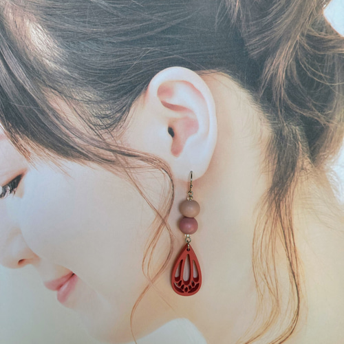 【644】ウッドビーズのイヤリング／ピアス ウッドビーズのイヤリング／ピアス ピアス（フック・チェーン