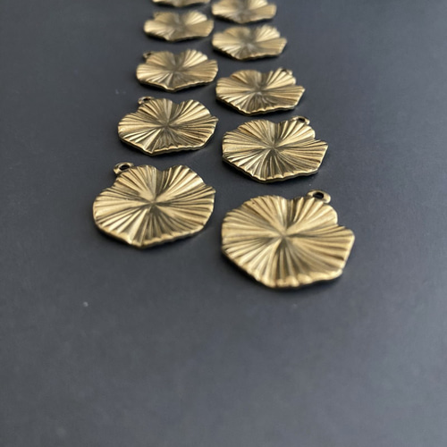 4pcs ] 真鍮 デザインパーツ 21mm 1カン ラウンド プレート 模様線