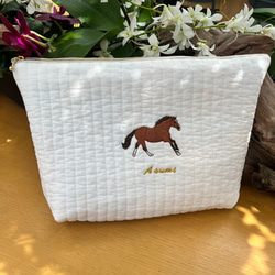 ハウンドトゥース柄ポーチ 馬ロゴ刺繍 馬柄＆名入れ刺繍 ふんわりやわらか ヌビ生地 イブル生地 マザーズ
