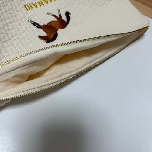 名入れ刺繍】馬刺繍がアクセント！柔らかキルティングのおむつポーチ