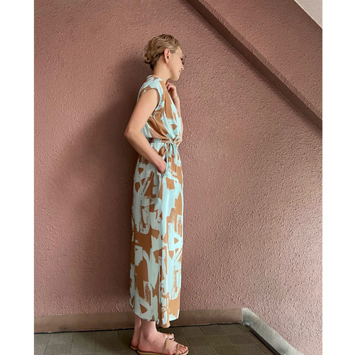 RATAさんレギュラー丈とろみ素材イージーパンツ落ち感ある大人ダボ感  