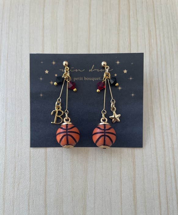 【再販696】⭐️必勝⭐️ 選べるイニシャル×ビーズ　野球ピアス　部活 再販696】⭐️必勝⭐️ 選べるイニシャル×ビーズ 野球ピアス 部活