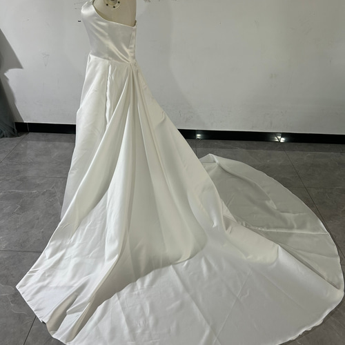ヴィンテージウエディングドレス ロングトレーン スレンダーライン USA古着 スレンダーライン 海外結婚式 おしゃれでシンプルなウェディング