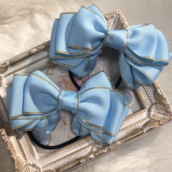 ハンドメイド★キッズリボンヘアゴム★水色★ミニリボンとビジュー付き★お出かけに ハンドメイド☆キッズリボンヘアゴム☆水色☆ミニリボンと