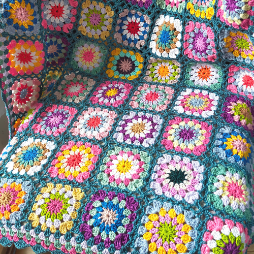 送料無料】ブランケット 緑② マルチカバー グラニースクエア 編み物