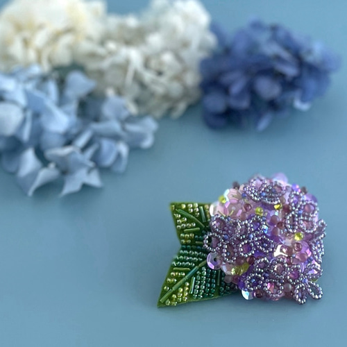 SIANON 紫陽花 ビーズ 刺繍 ブローチ ハンドメイドアクセサリー 紫陽花」ビーズ刺繍ブローチ 誕生日プレゼント ブローチ Hi-na
