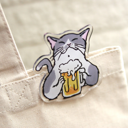アクリルでかクリップ　猫がビールで乾杯 3枚目の画像