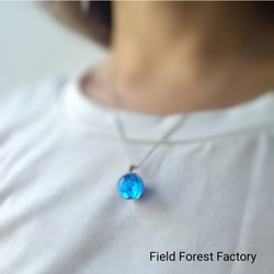 マリンブルーを詰め込んだ一粒ネックレス(ホタルガラス) 3枚目の画像