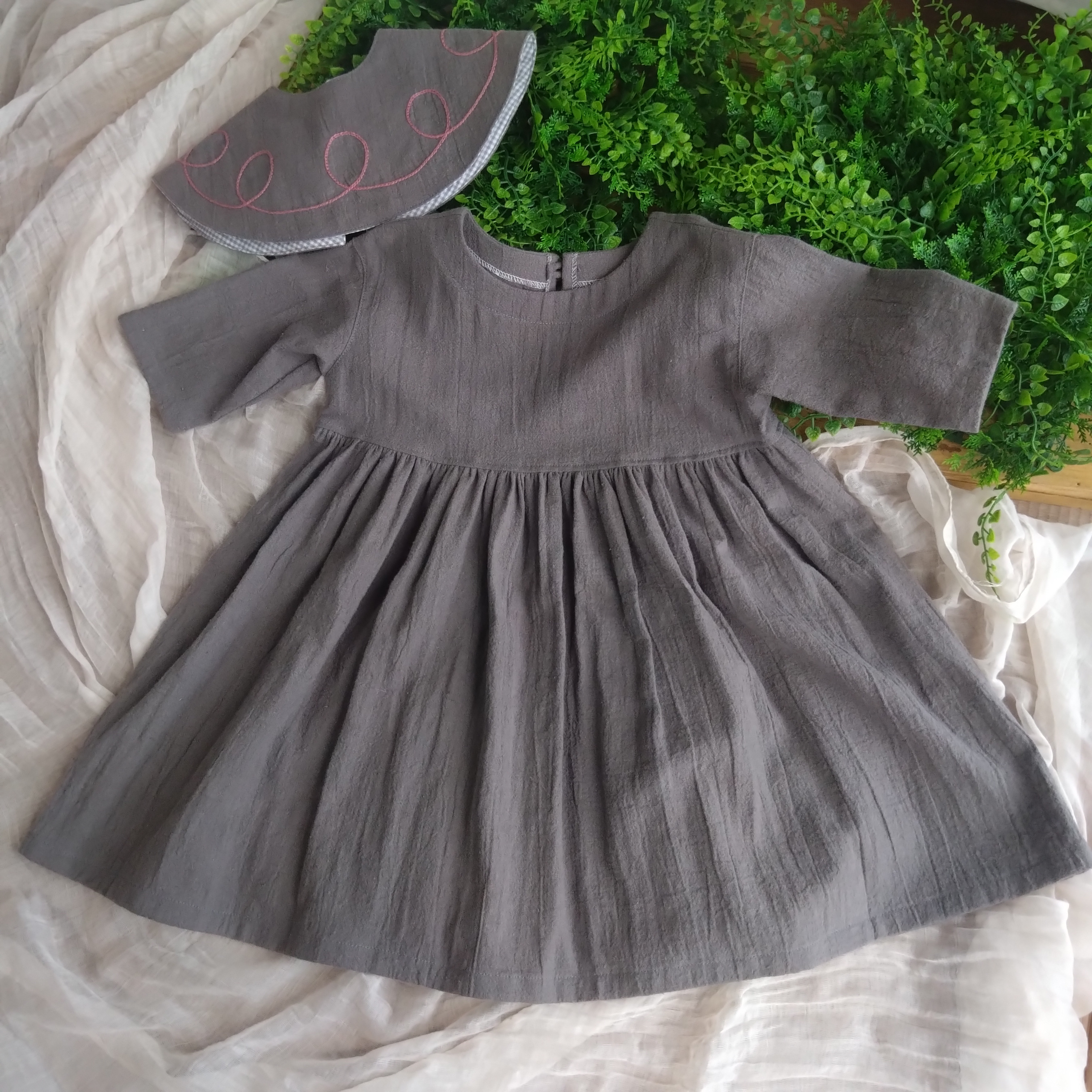 ぐるぐるまんまるつけ襟とヨーク切り替えの長袖ワンピース　1点物　秋物　ワンピース　おでかけ　お呼ばれ　おめかし　おしゃれ 5,694円