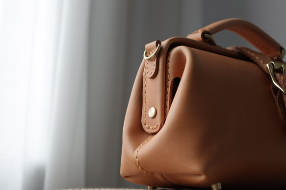 12色展開！大人気！横型がま口バッグ 手作りのレザーショルダーバッグレディース 総手縫い 8枚目の画像