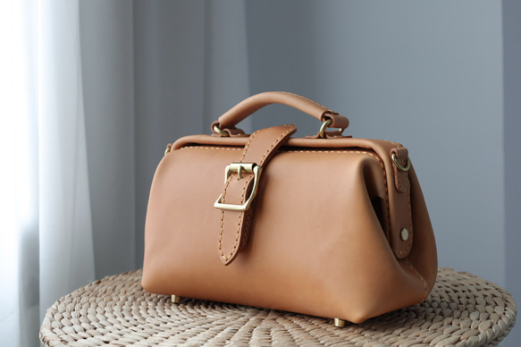 12色展開！大人気！横型がま口バッグ 手作りのレザーショルダーバッグレディース 総手縫い 3枚目の画像