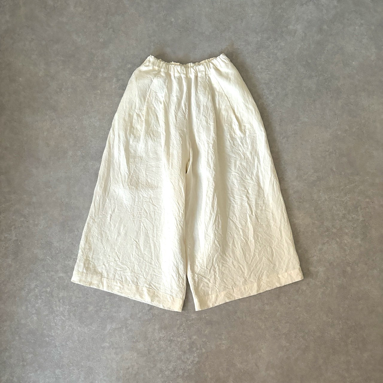 丈調整　厚手リネンのワイドパンツ