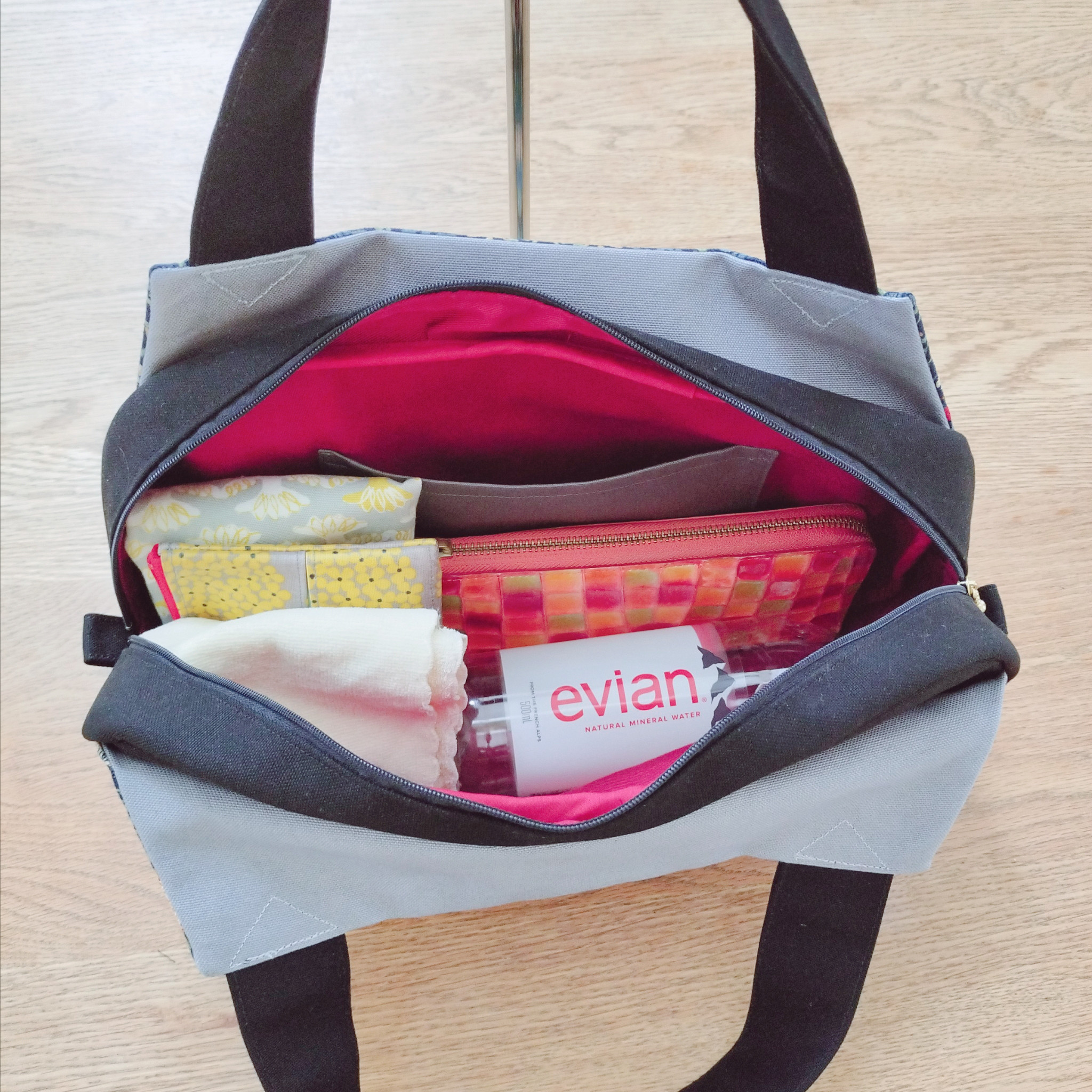 クラシカルな大人トート / いちご泥棒・ネイビー×国産帆布ブラック