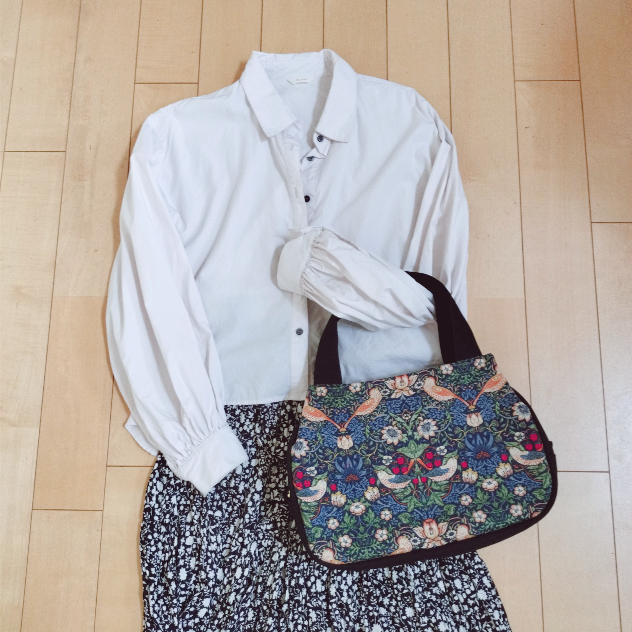 クラシカルな大人トート / いちご泥棒・ネイビー×国産帆布ブラック