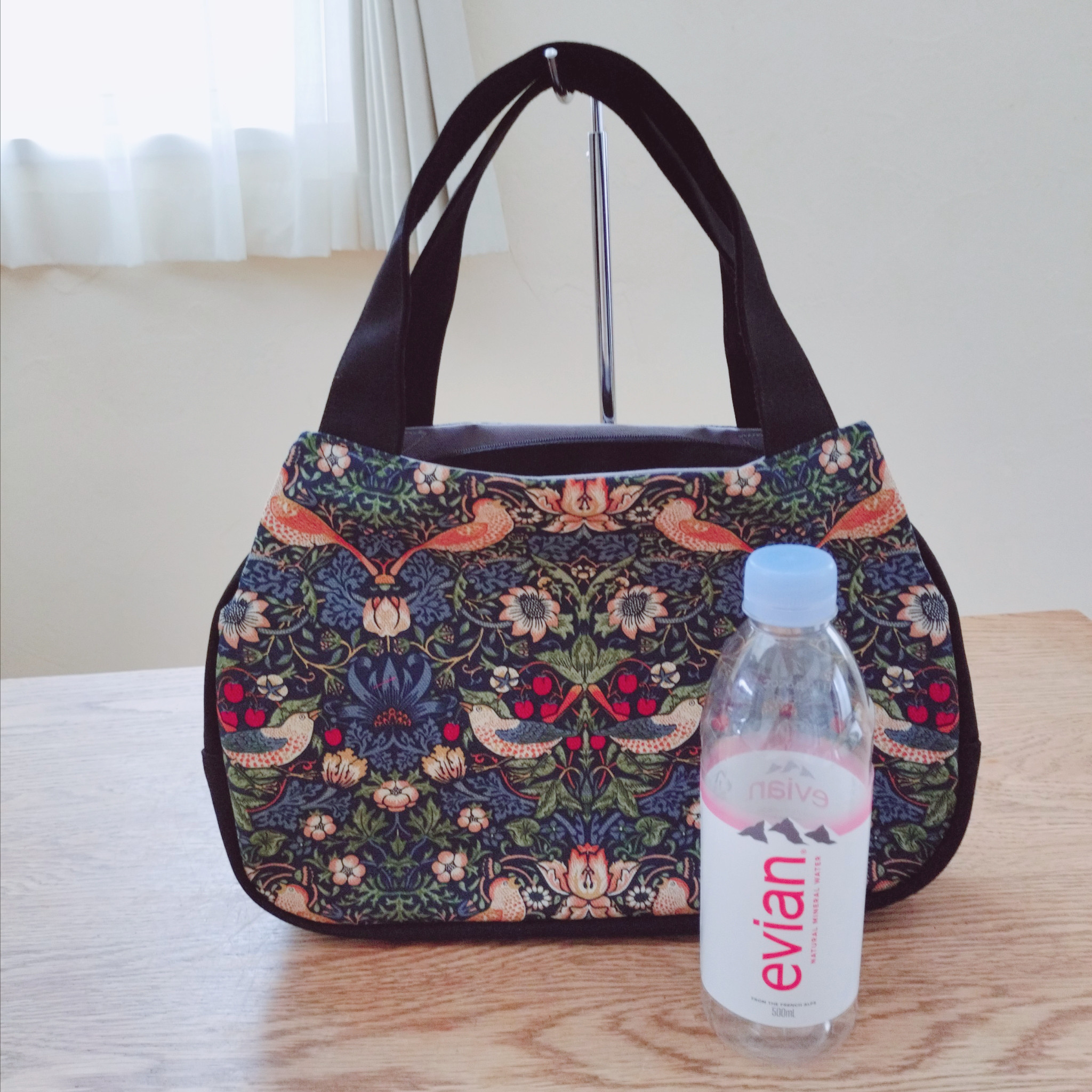 クラシカルな大人トート / いちご泥棒・ネイビー×国産帆布ブラック