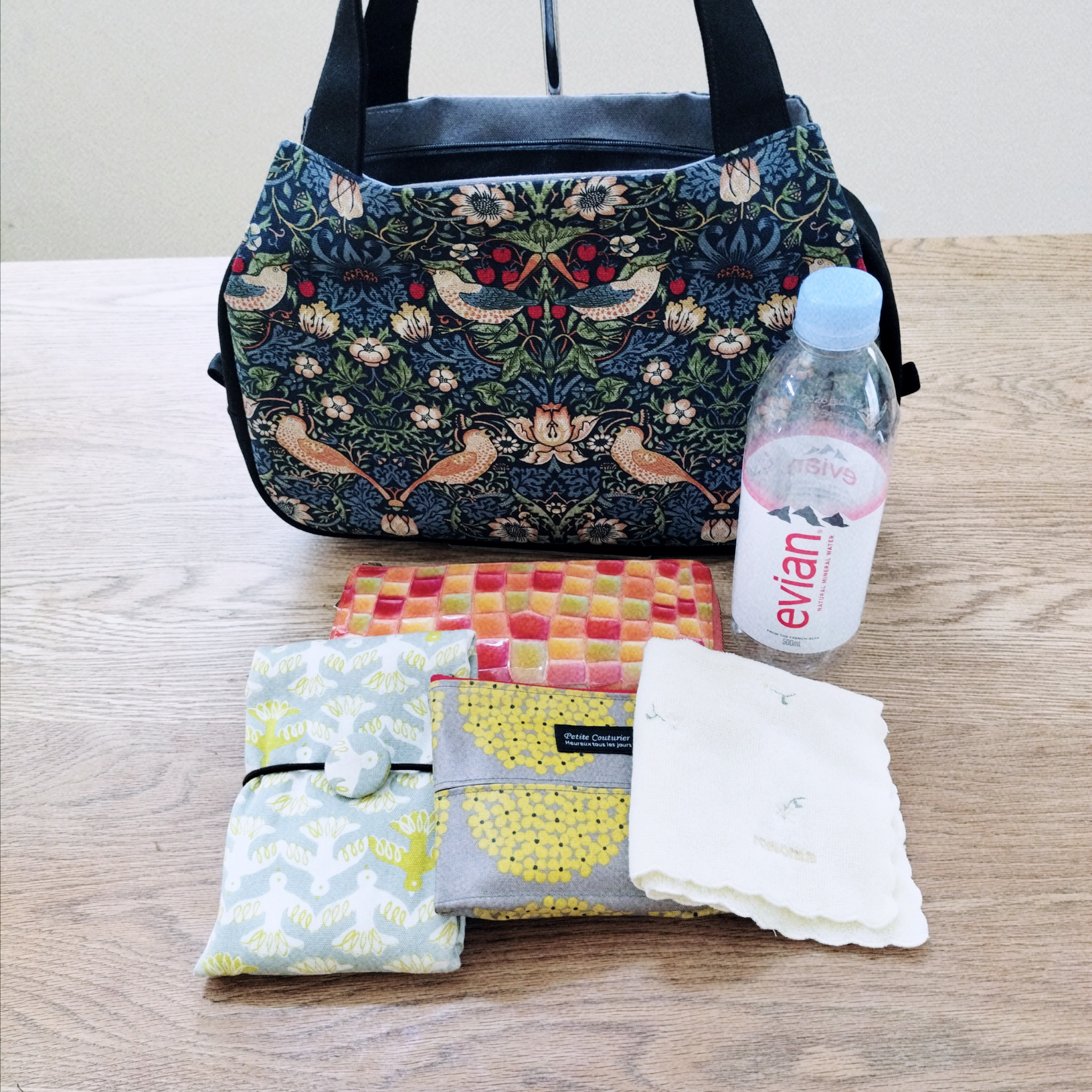 クラシカルな大人トート / いちご泥棒・ネイビー×国産帆布ブラック