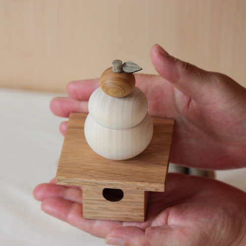木製鏡餅飾り　紙箱入り　中の小サイズ 木製鏡餅飾り 紙箱入り 中の小サイズ