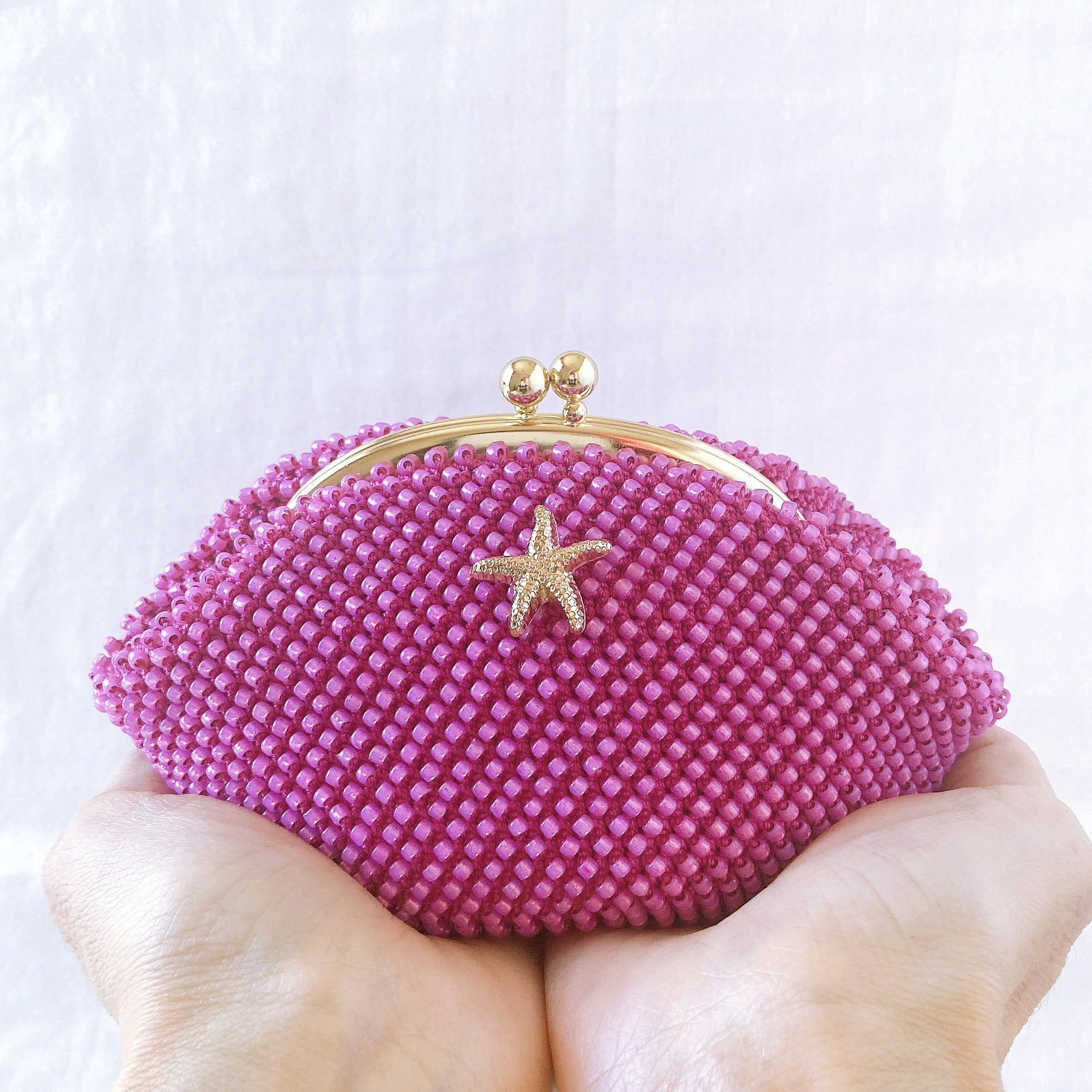 がま口ポーチ マゼンタ 化粧ポーチ ビーズのがま口 ピンク