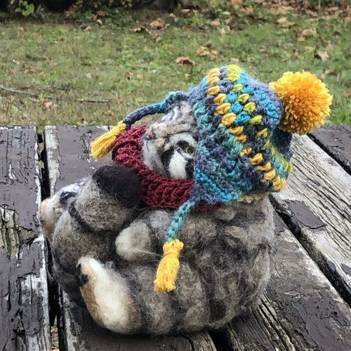 ☆冬支度させました☃️羊毛フェルトの可愛い仏頂面のマヌルネコ 猫