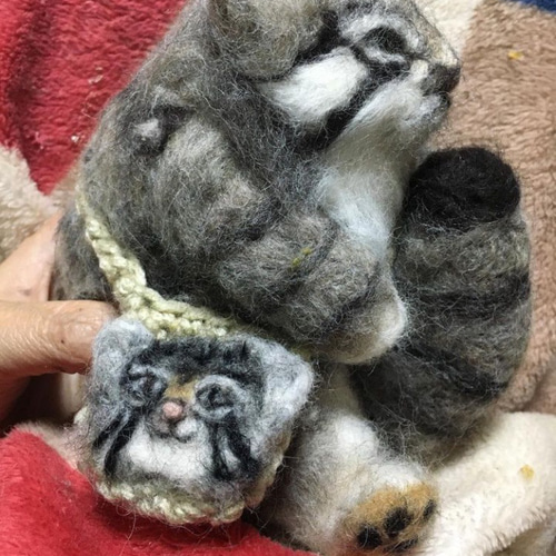 ☆冬支度させました☃️羊毛フェルトの可愛い仏頂面のマヌルネコ 猫