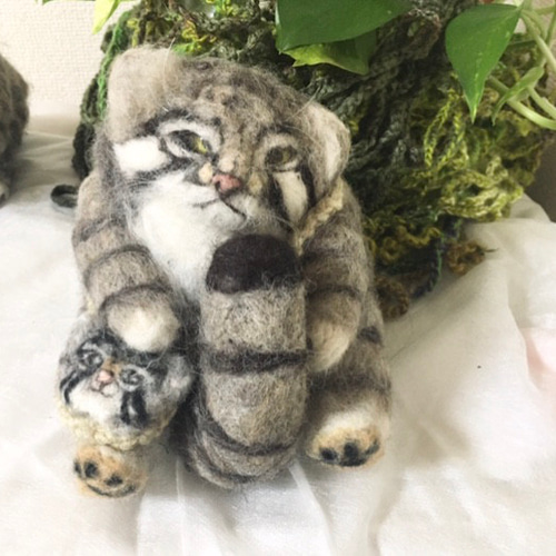 ☆冬支度させました☃️羊毛フェルトの可愛い仏頂面のマヌルネコ 猫