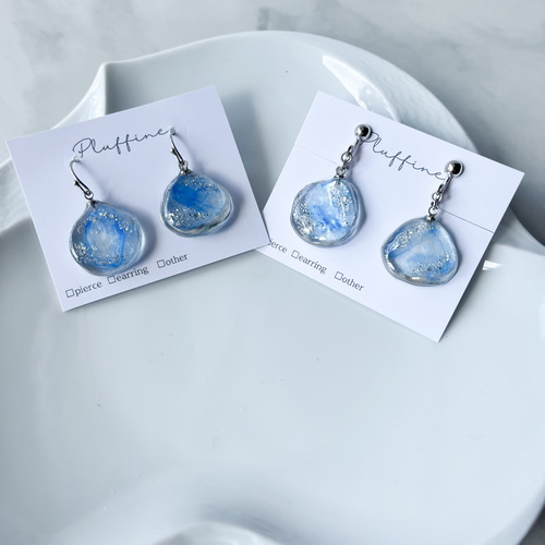 水色系　ビジュー　ピアス　ハンドメイド　イヤリング変更可 マイカ風シェルのニュアンスブルーピアス ※イヤリング変更可 ピアス