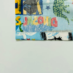 恐竜ロゴ柄☆120〜130こどもエプロン、三角巾、巾着3点セット 4枚目の画像