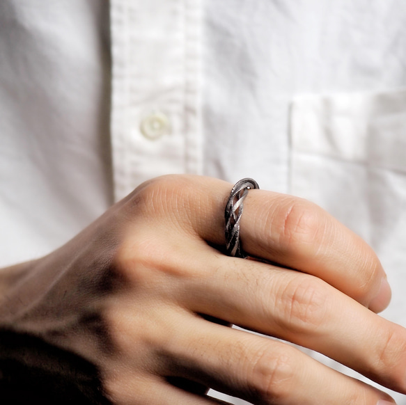 イヤーカフにもなるリング 「巡る」 純チタン製 また