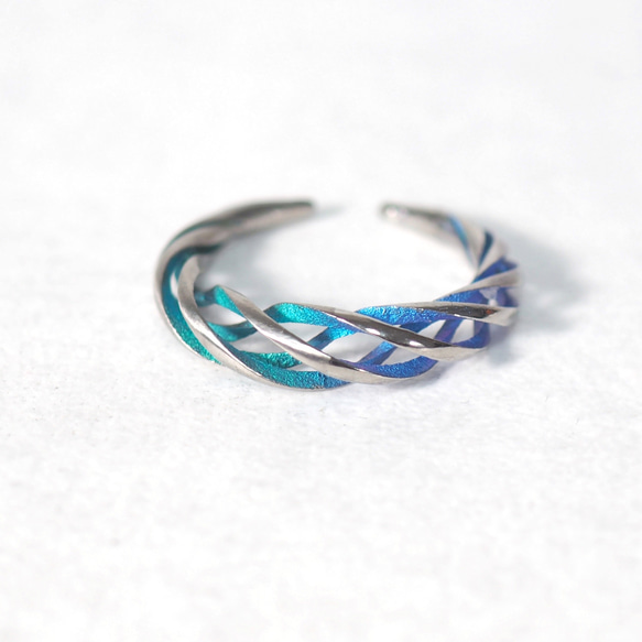 イヤーカフにもなるリング 「巡る」 純チタン製 また