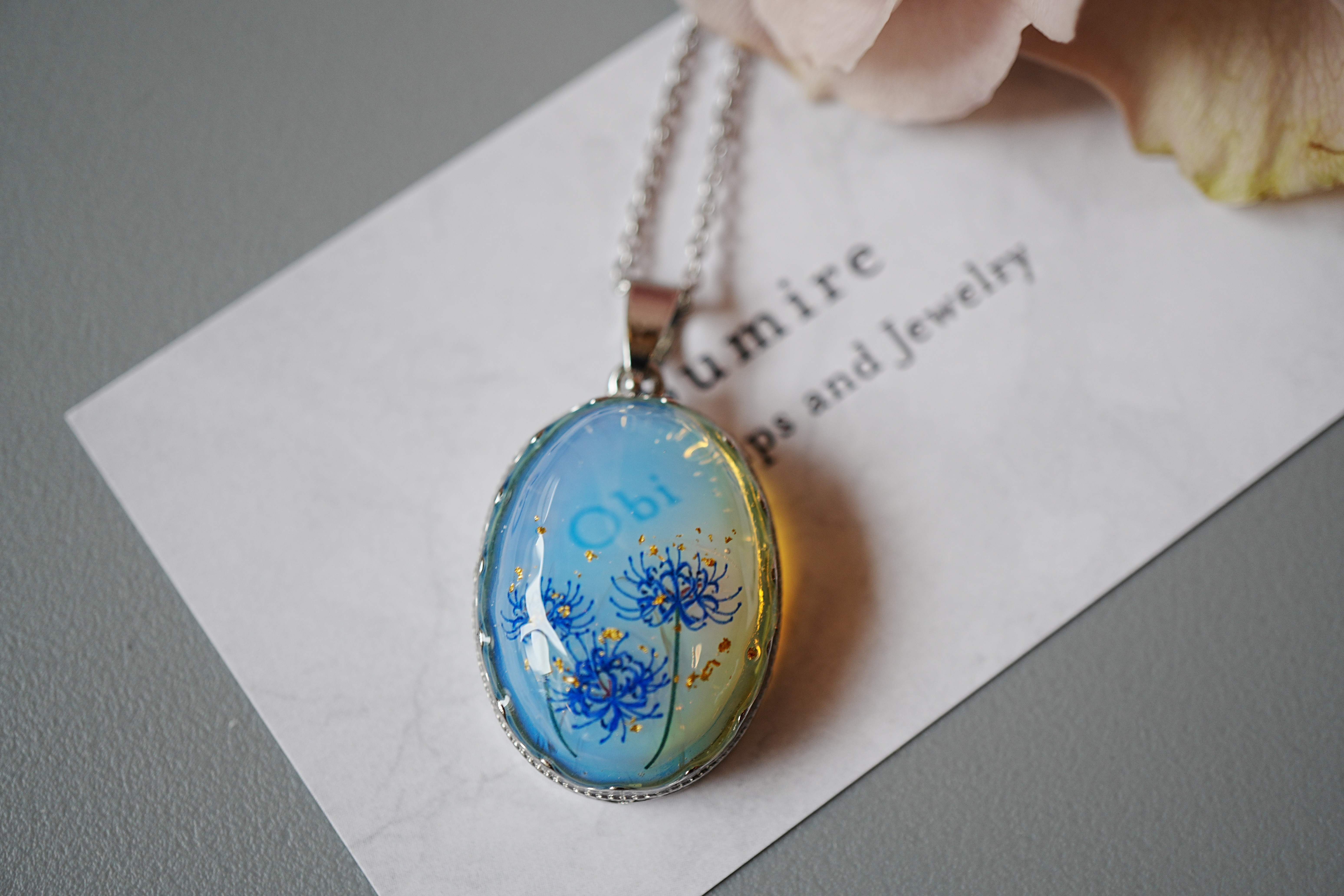 天然石オパールと青い彼岸花のペンダント 24k ネックレス