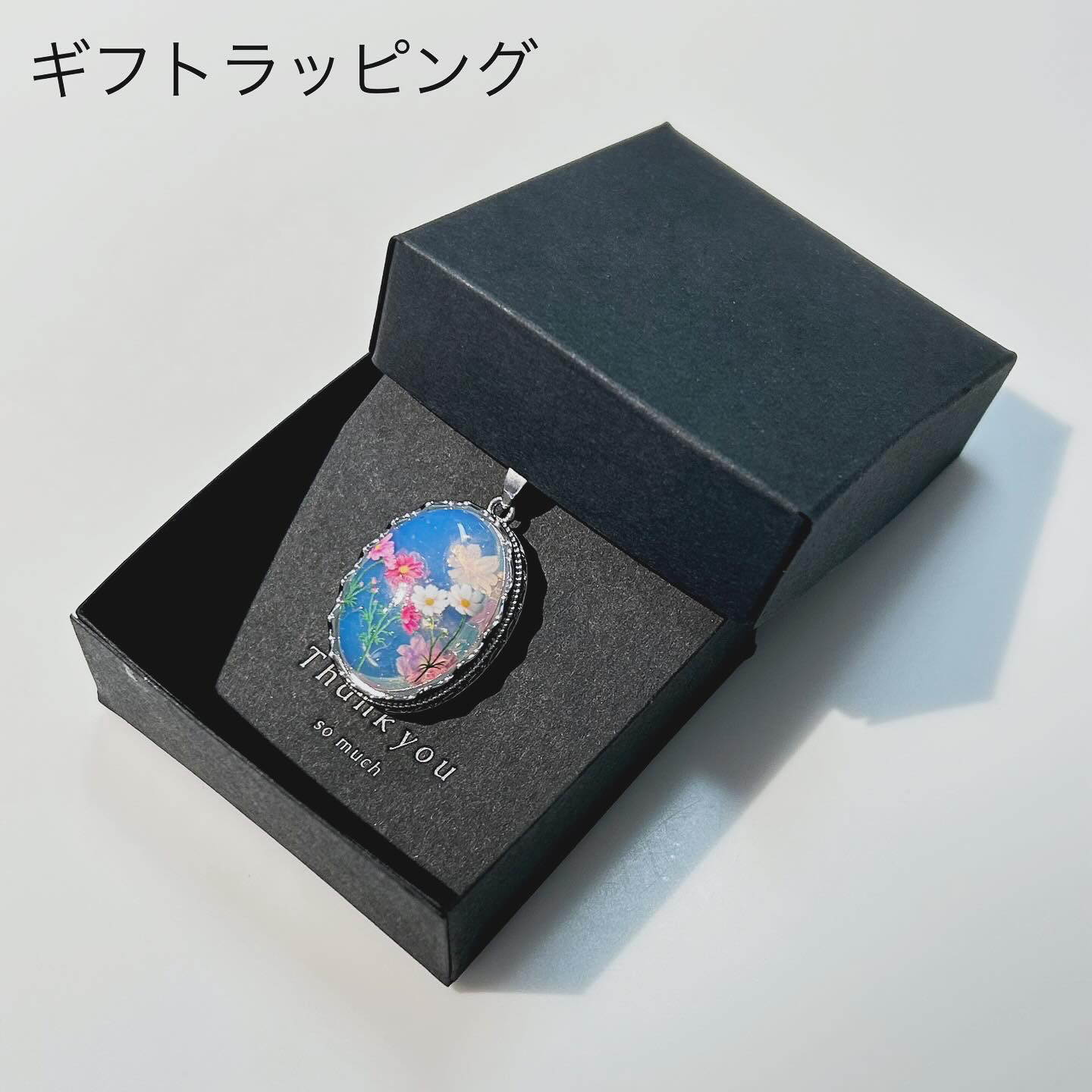 天然石オパールと青い彼岸花のペンダント 24k ネックレス
