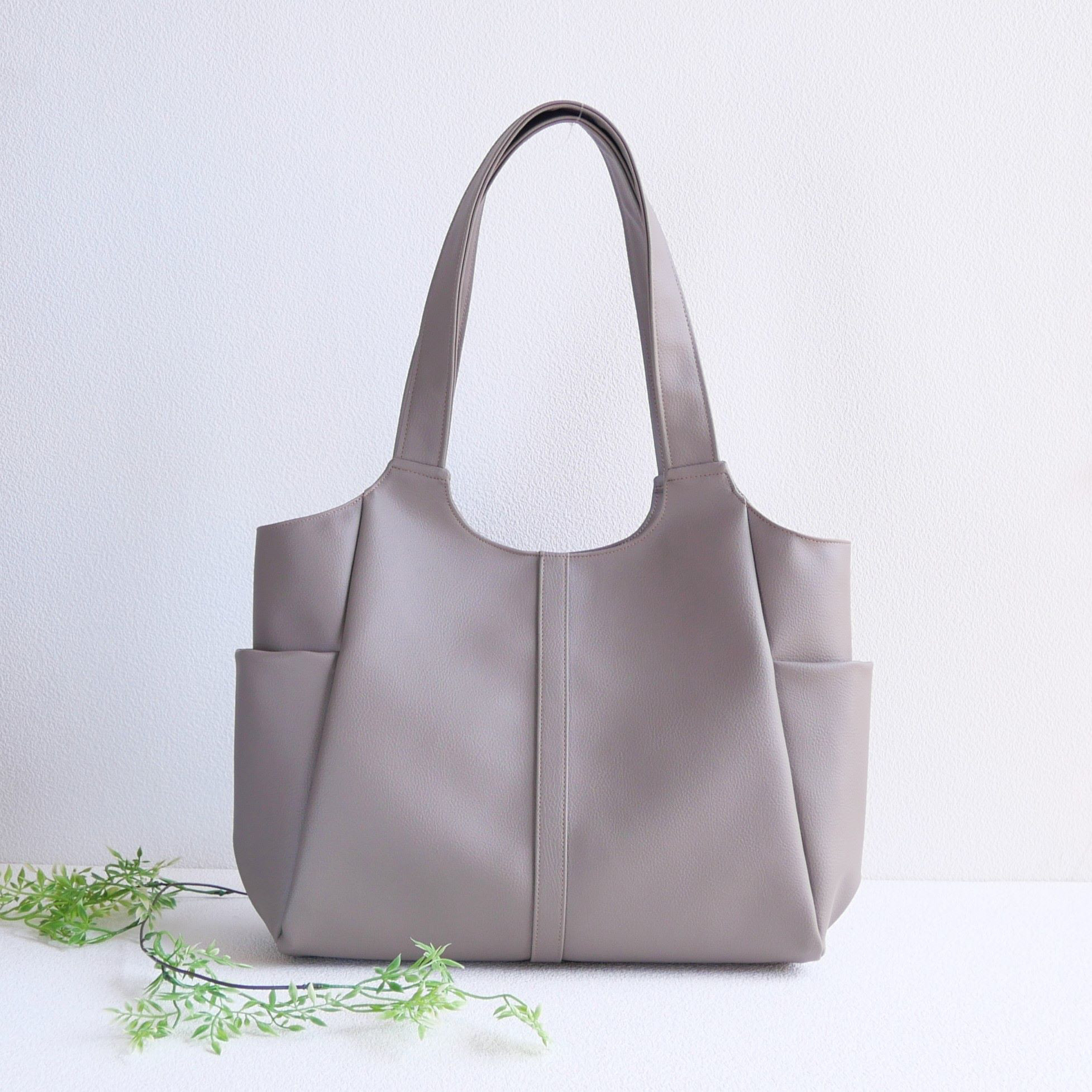 【美品】MAURO GOVERNA グレージュ×ネイビー レザー トートバッグ 美品】MAURO GOVERNA グレージュ×ネイビー レザー トートバッグ