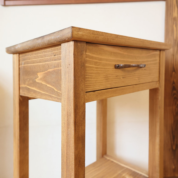 ◎ナイトテーブル◎サイドチェスト◎引き出し収納◎ 多少のガタツキなど生じる場合もございますのでフェルトなどを下に引いて対応お願いします