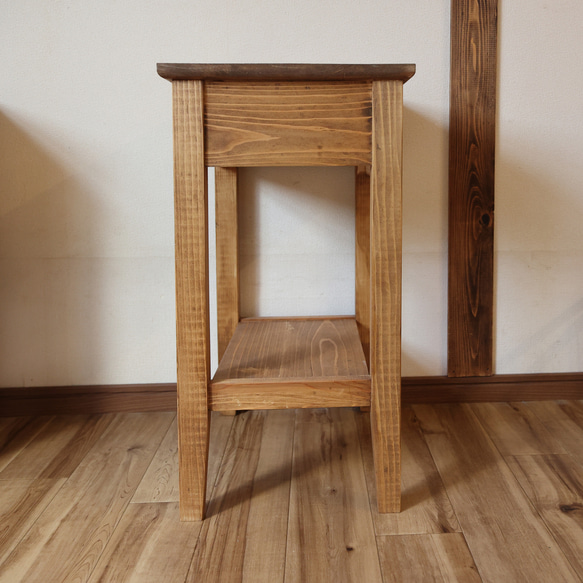 ◎ナイトテーブル◎サイドチェスト◎引き出し収納◎ 多少のガタツキなど生じる場合もございますのでフェルトなどを下に引いて対応お願いします