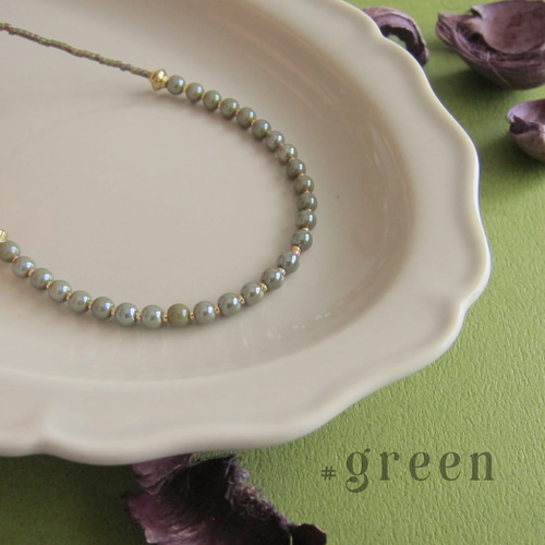 緑色ガラスビーズの円形ペンダント エメラルドグリーンガラスビーズ