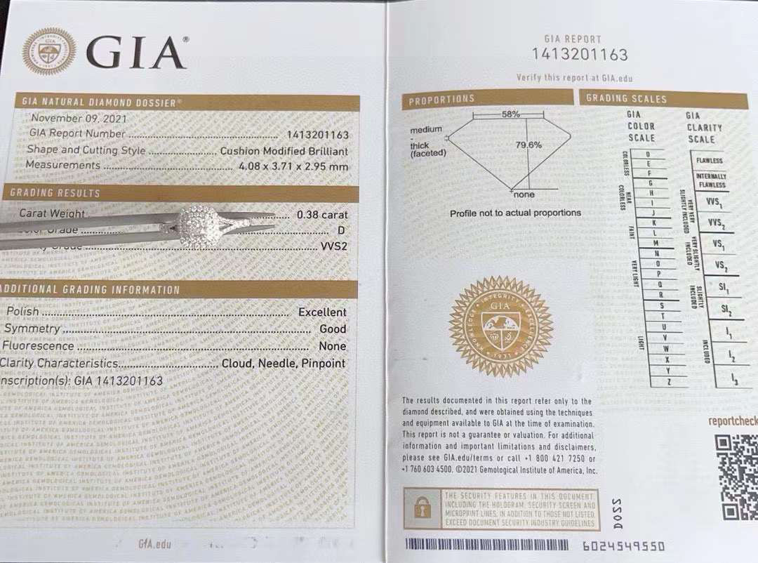 GIA鑑定書付き　0.38ct天然ダイヤモンド　指輪　K18 クッションカット