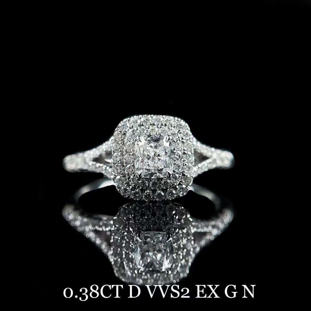 GIA鑑定書付き　0.38ct天然ダイヤモンド　指輪　K18 クッションカット