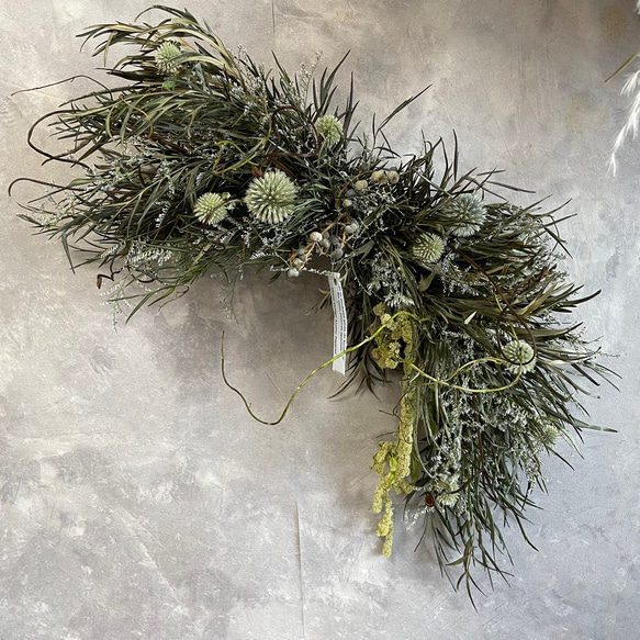 三日月型ドライフラワー壁掛け 1枚目の画像