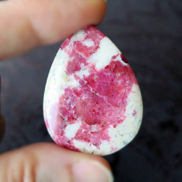 ノルウェー産チューライト しずく型 a Thulite チューライトは