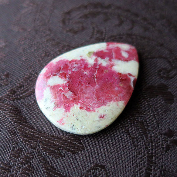 ノルウェー産チューライト しずく型 a Thulite チューライトは