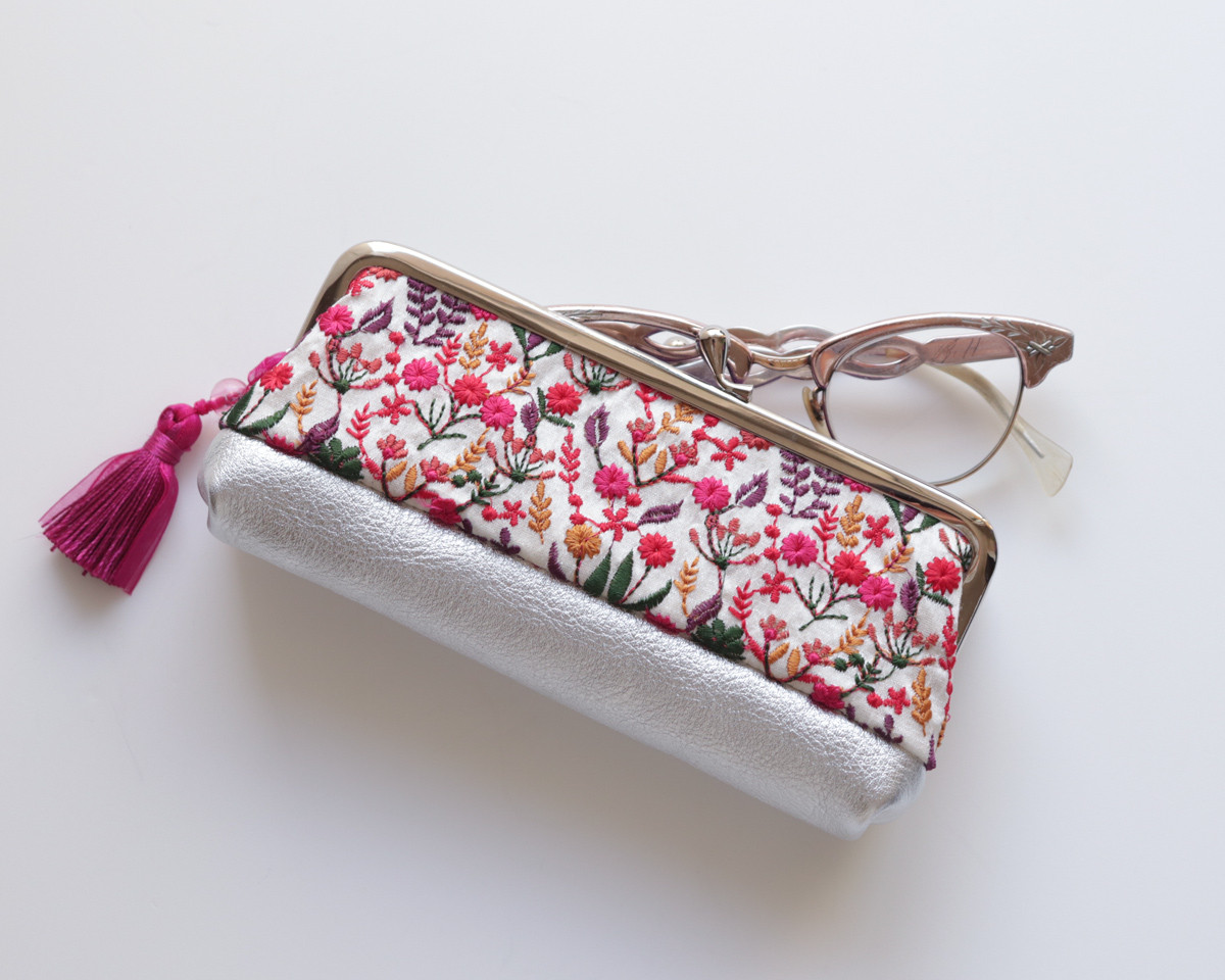 【396】ハンドメイド　刺繍バネ口メガネ＆ペンケース 手刺繍のバネ口めがねケース 【396】ハンドメイド 刺繍バネ口メガネ