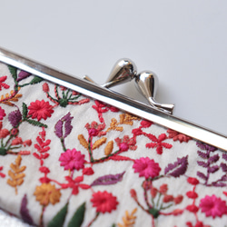 印度刺繡絲帶和牛皮眼鏡筆套，花卉和銀飾 第2張的照片