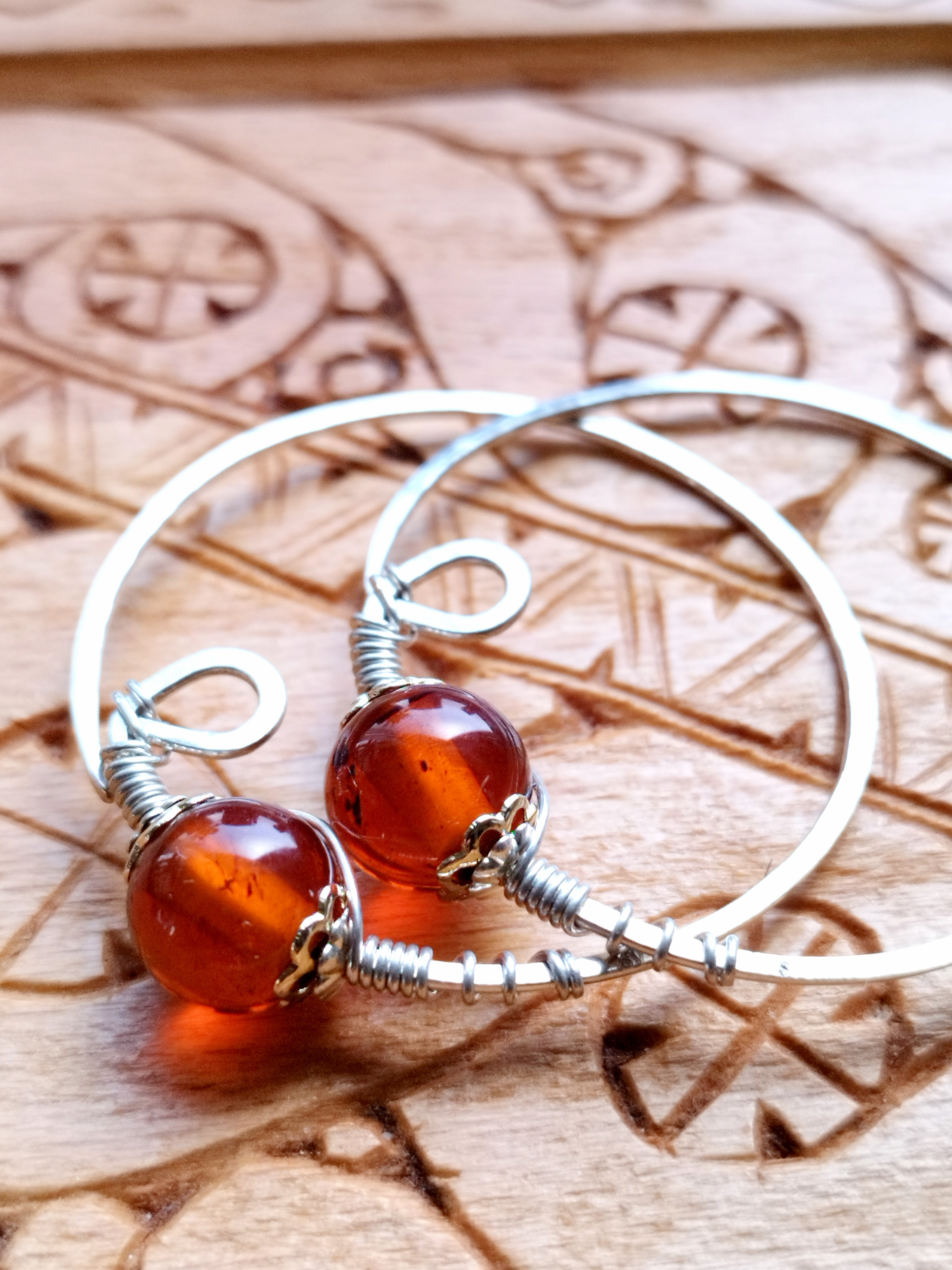 [受注製作]topeniwakka（トペニ ワッカ・メイプルシロップ）のニンカリ【アイヌの耳飾り・ピアス】レッドアンバー