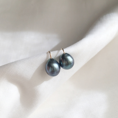 K14GF】黒蝶バロックタヒチパール真珠ピアス ピアス（フック・チェーン