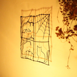 【特集掲載】窓辺のニャンコ・ハロウィンver. (虫ピン付属)ワイヤーアート 猫 ウォールデコ 壁飾り 8枚目の画像