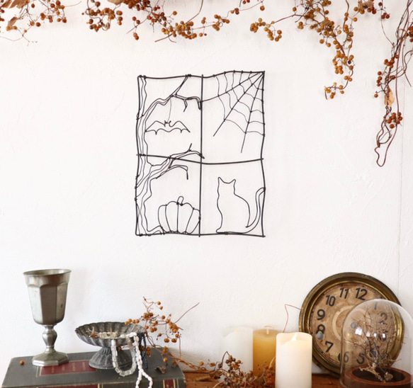 【特集掲載】窓辺のニャンコ・ハロウィンver. (虫ピン付属)ワイヤーアート 猫 ウォールデコ 壁飾り 1枚目の画像