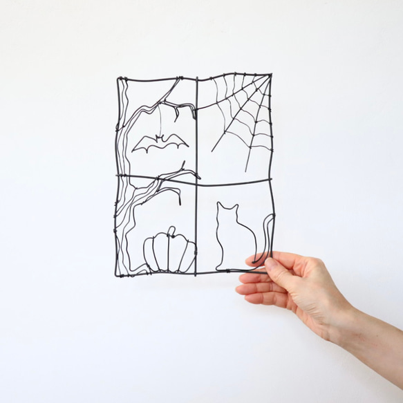 【特集掲載】窓辺のニャンコ・ハロウィンver. (虫ピン付属)ワイヤーアート 猫 ウォールデコ 壁飾り 4枚目の画像