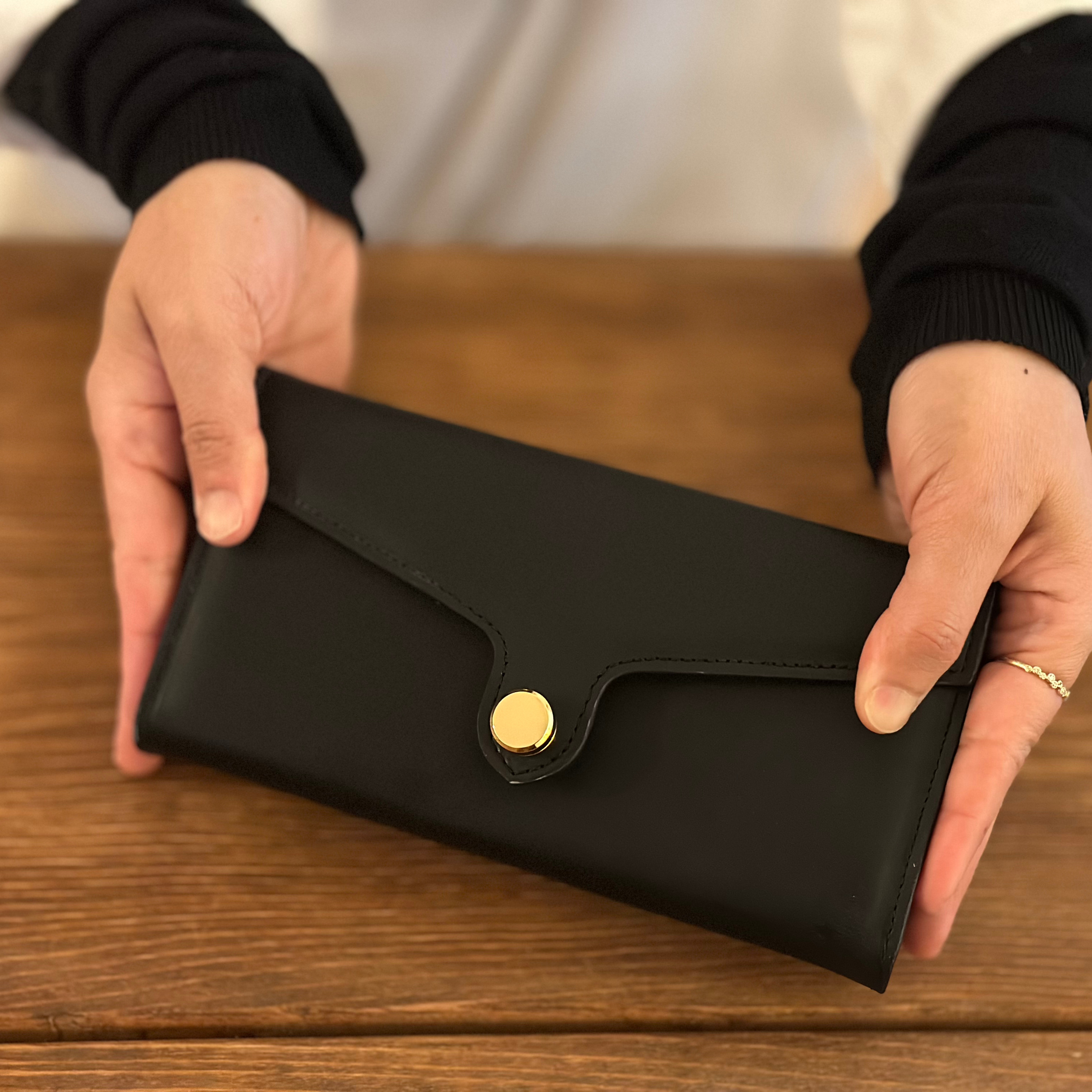 イタリアTempest社のレザーを使用したフラップウォレット　留め具：ホックタイプ（本金メッキ）