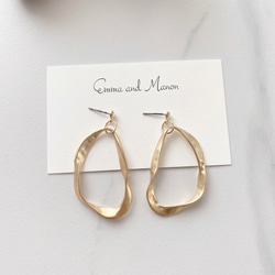 金属アレルギー　チタン　変形フープ　大ぶりフープ　コンビピアス　ピアス イヤリング　大ぶり　ゴールド 6枚目の画像