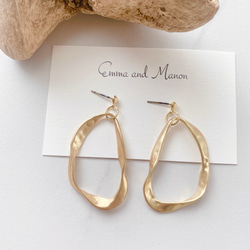 金属アレルギー　チタン　変形フープ　大ぶりフープ　コンビピアス　ピアス イヤリング　大ぶり　ゴールド 5枚目の画像